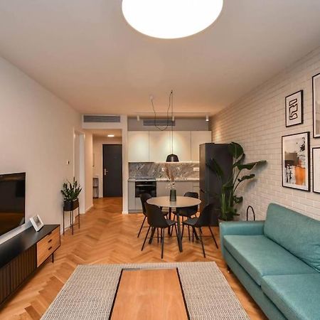 Skypark Luxury Apartment With Skyline View & Free Parking Bratislava Esterno foto