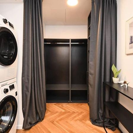 Skypark Luxury Apartment With Skyline View & Free Parking Bratislava Esterno foto