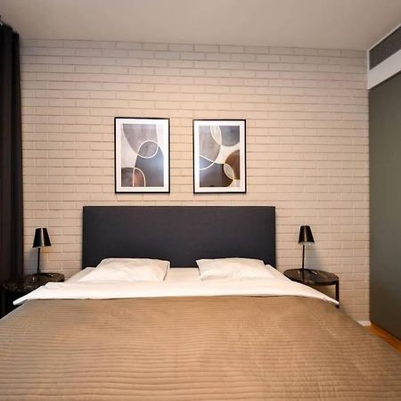 Skypark Luxury Apartment With Skyline View & Free Parking Bratislava Esterno foto