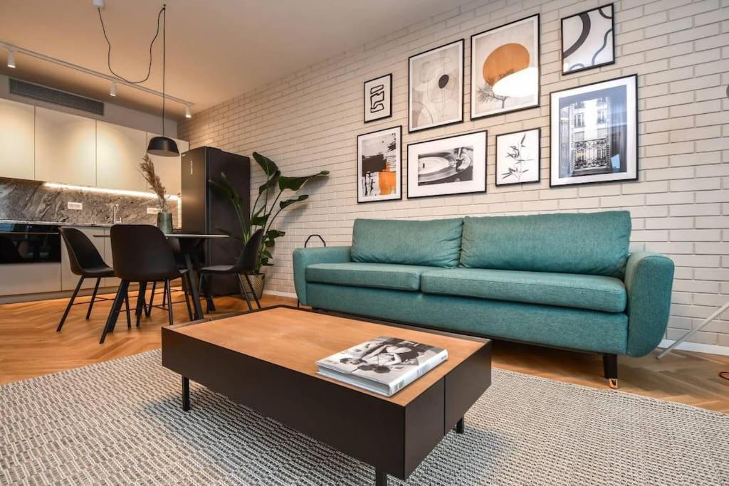 Skypark Luxury Apartment With Skyline View & Free Parking Bratislava Esterno foto
