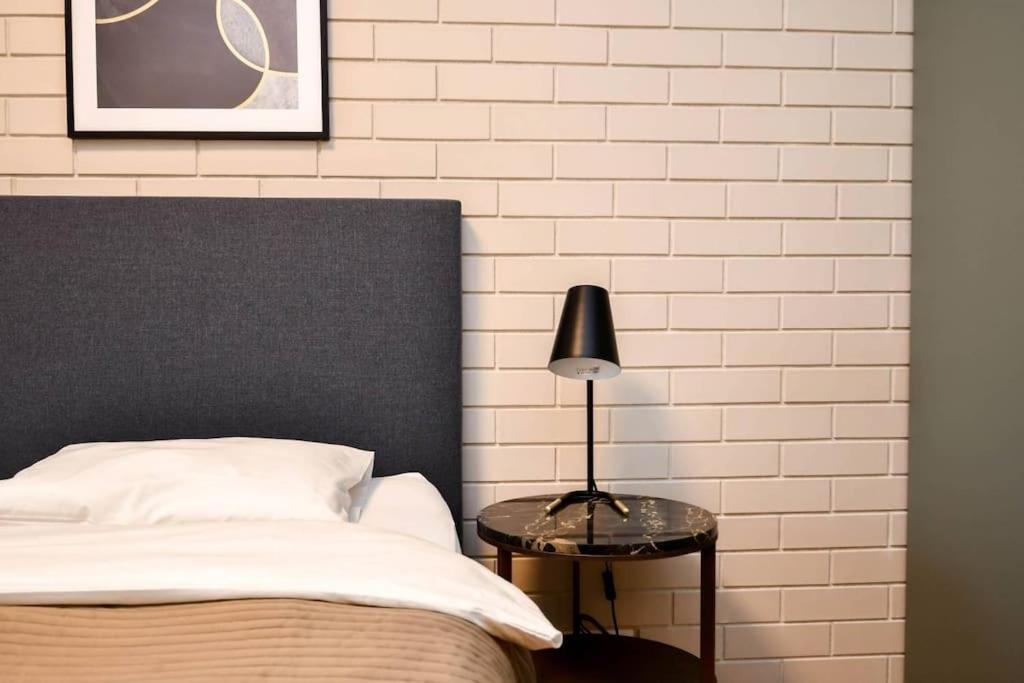 Skypark Luxury Apartment With Skyline View & Free Parking Bratislava Esterno foto
