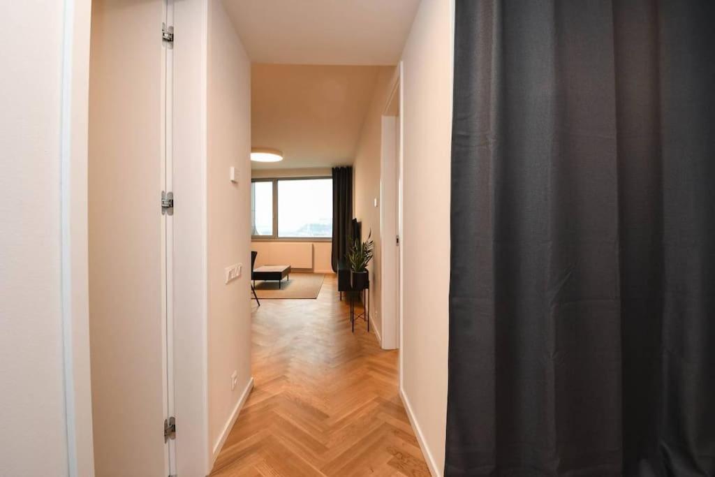 Skypark Luxury Apartment With Skyline View & Free Parking Bratislava Esterno foto